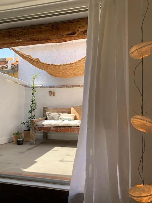 شقة La Terrasse Du Pont Jullian Charme Et Calme Dans Le Coeur Historique LʼIsle-sur-la-Sorgue المظهر الخارجي الصورة