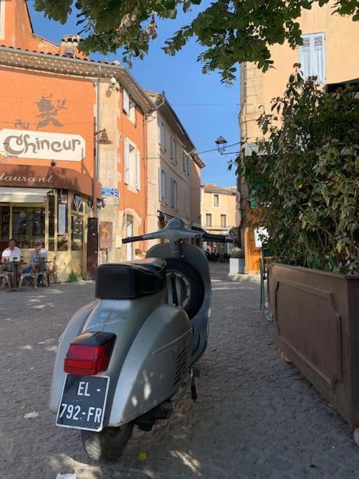 شقة La Terrasse Du Pont Jullian Charme Et Calme Dans Le Coeur Historique LʼIsle-sur-la-Sorgue المظهر الخارجي الصورة